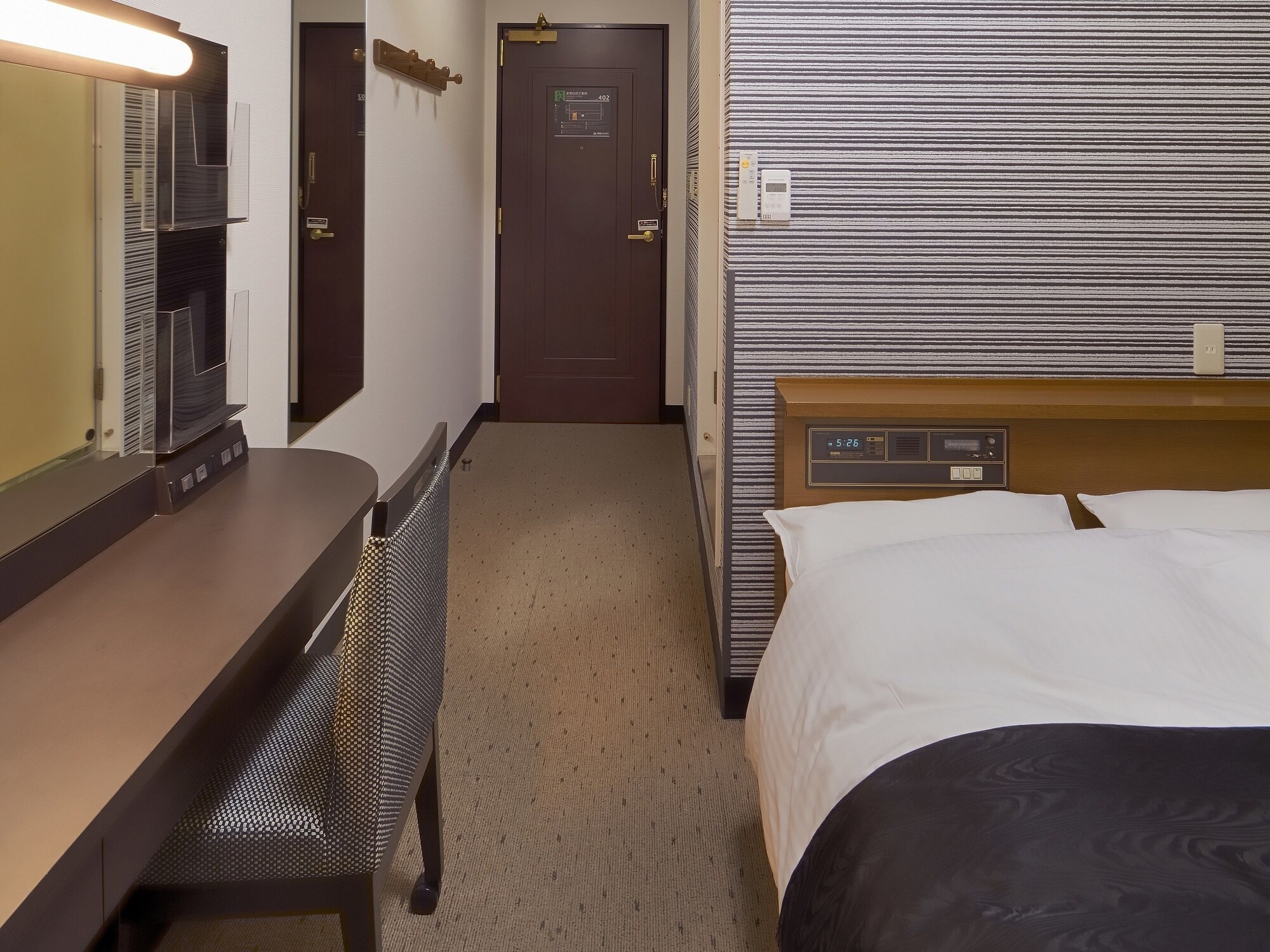 SEMI ROOM, SEMI DOUBLE BED
