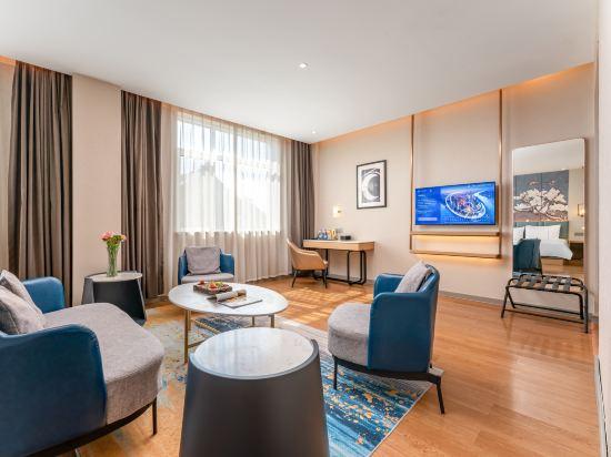 Magnolia Hotel (Wudi Ancient City Store) 38/43