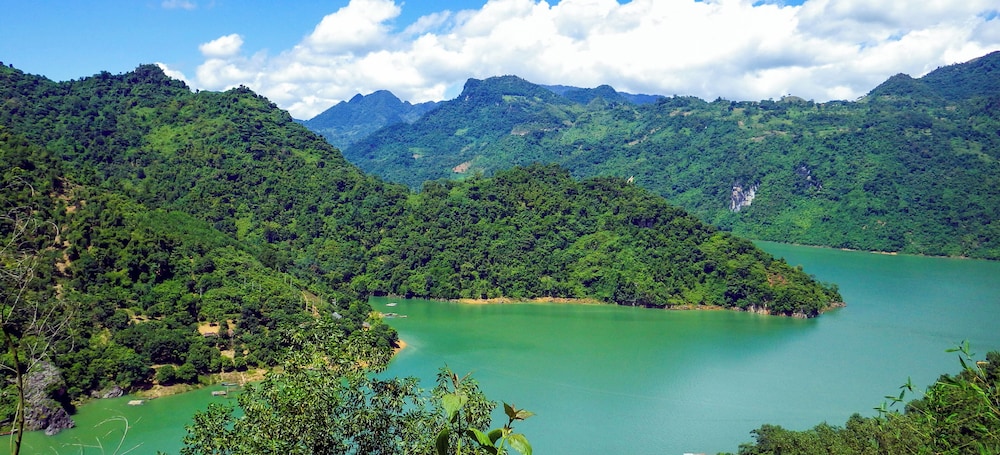 Mai Chau Hideaway Lake Resort 69/72