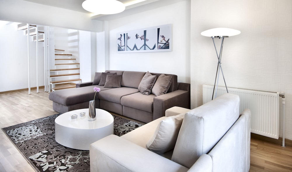 NURU ZIYA SUITES 52/82