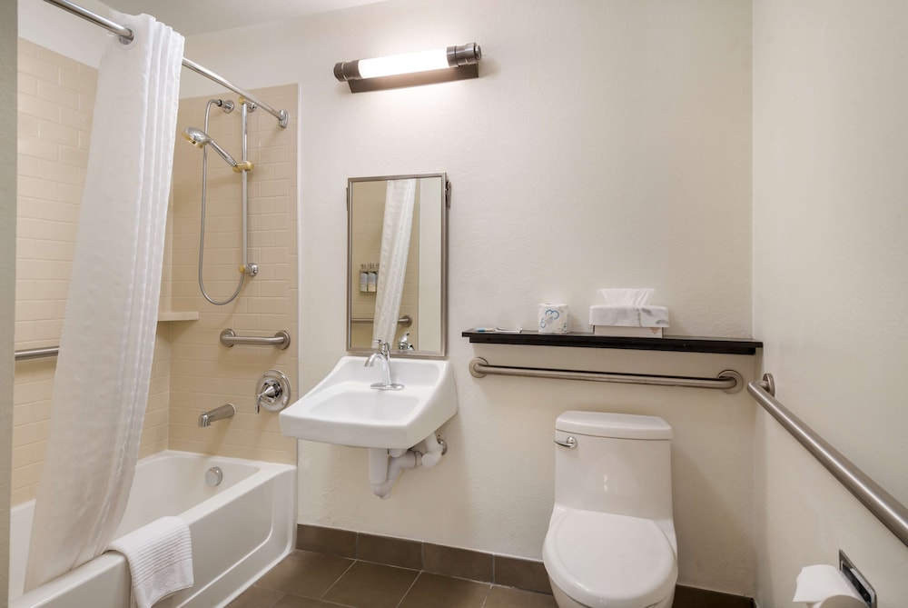 Sonesta Simply Suites Hampton 5/47