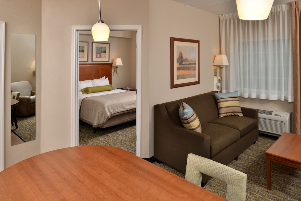 CANDLEWOOD SUITES BLUFFTON - HILTON HEAD 47/73