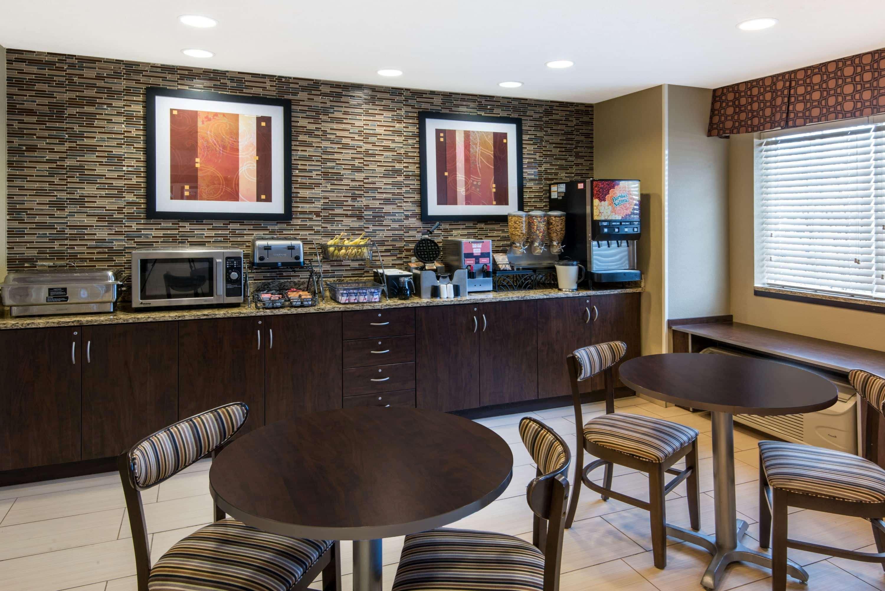 Microtel Inn And Suites By Wyndham North Canton 22/31