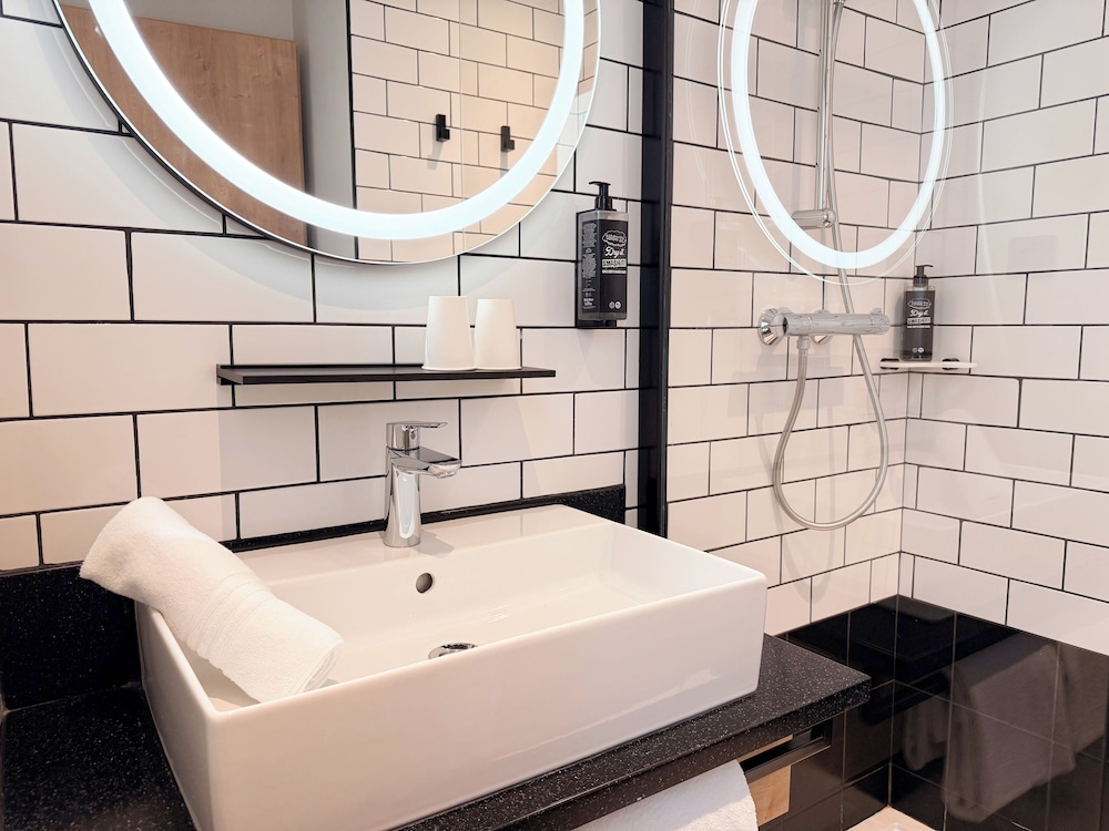 Ibis Lunel Petite Camargue 50/50