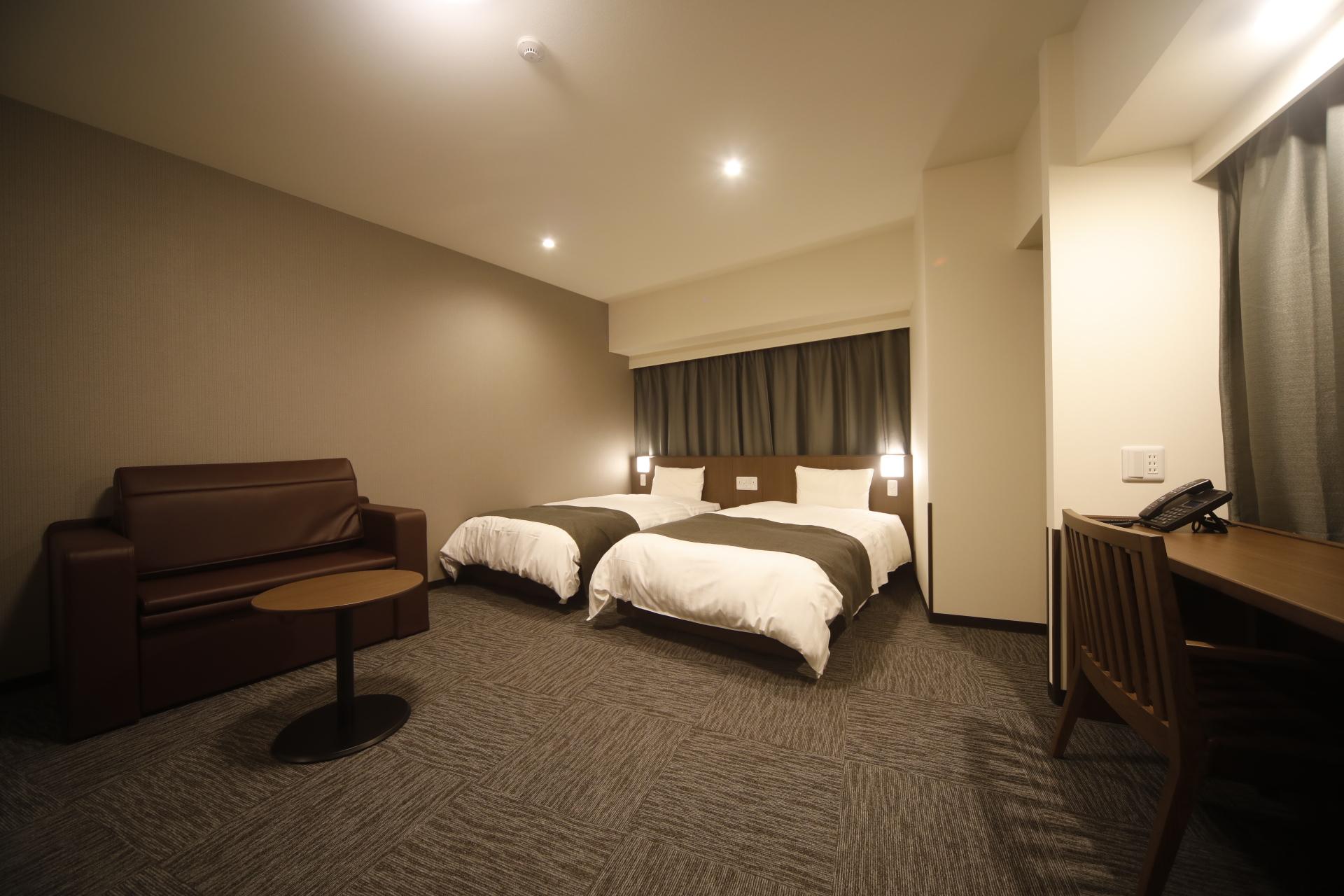Superior, Twin Beds, Sofa