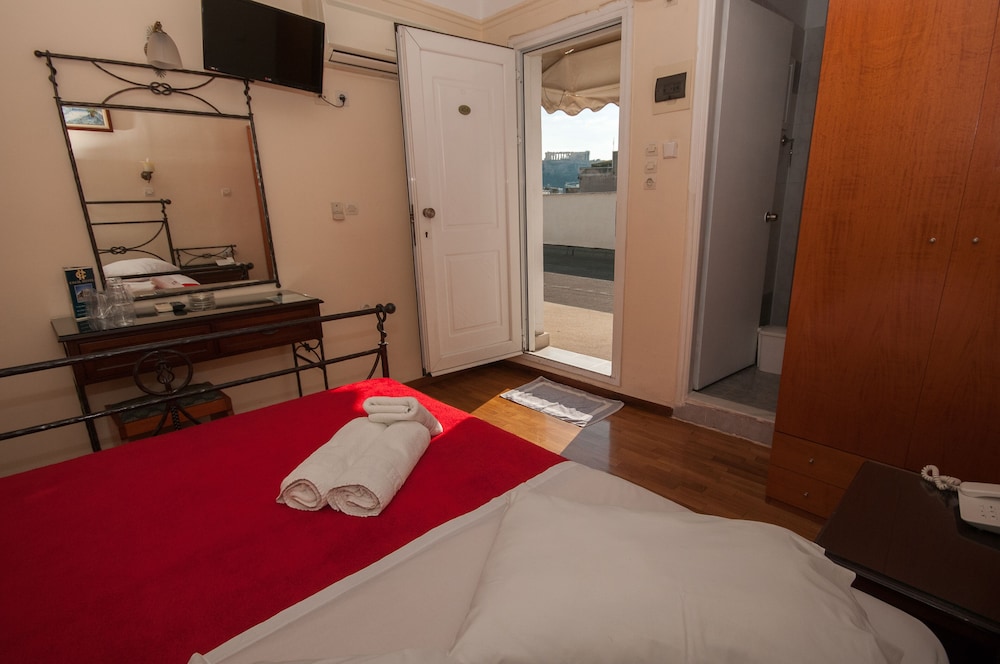 ROOM, DOUBLE BED