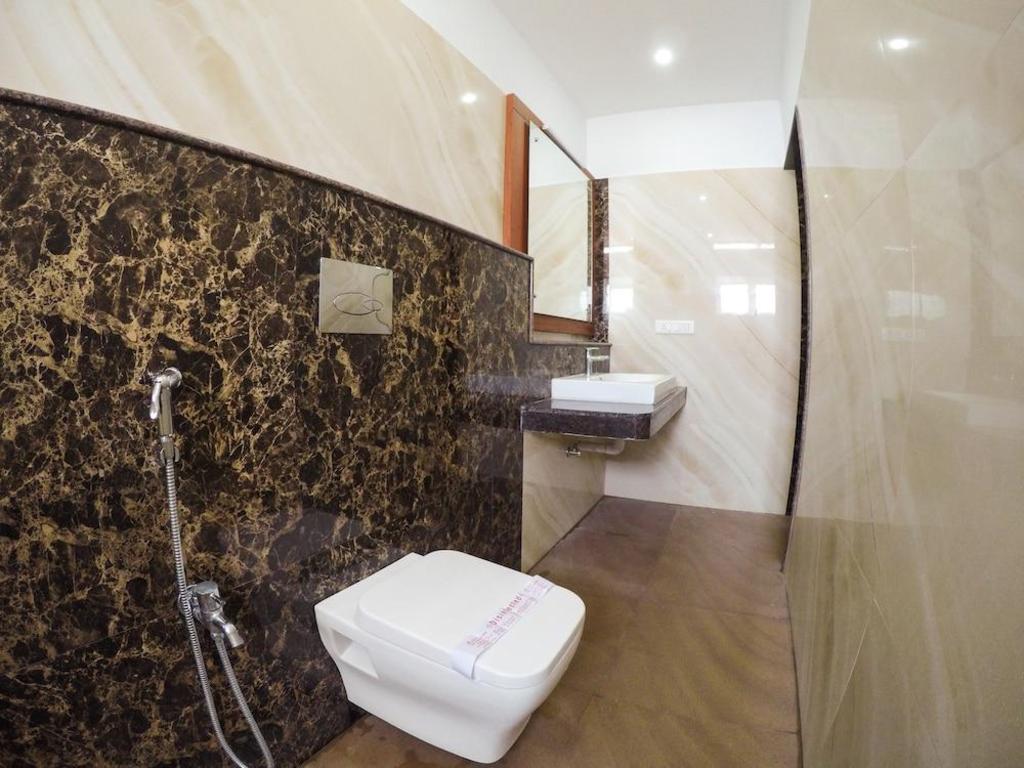 Hotel Maadhini 34/35