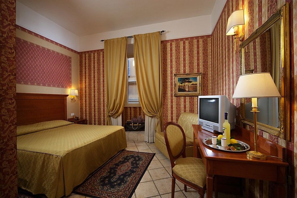 Hotel Golden 41/50