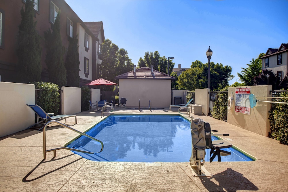TownePlace Suites by Marriott Fresno 3/36