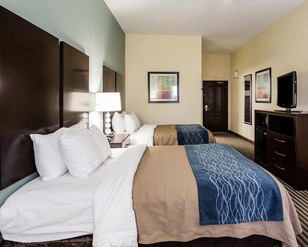 Comfort Inn and Suites Grenada 12/40