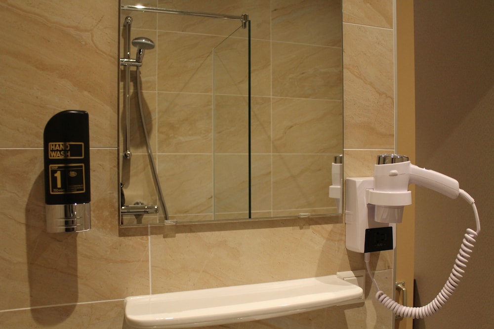 Aston City Hotel 44/45