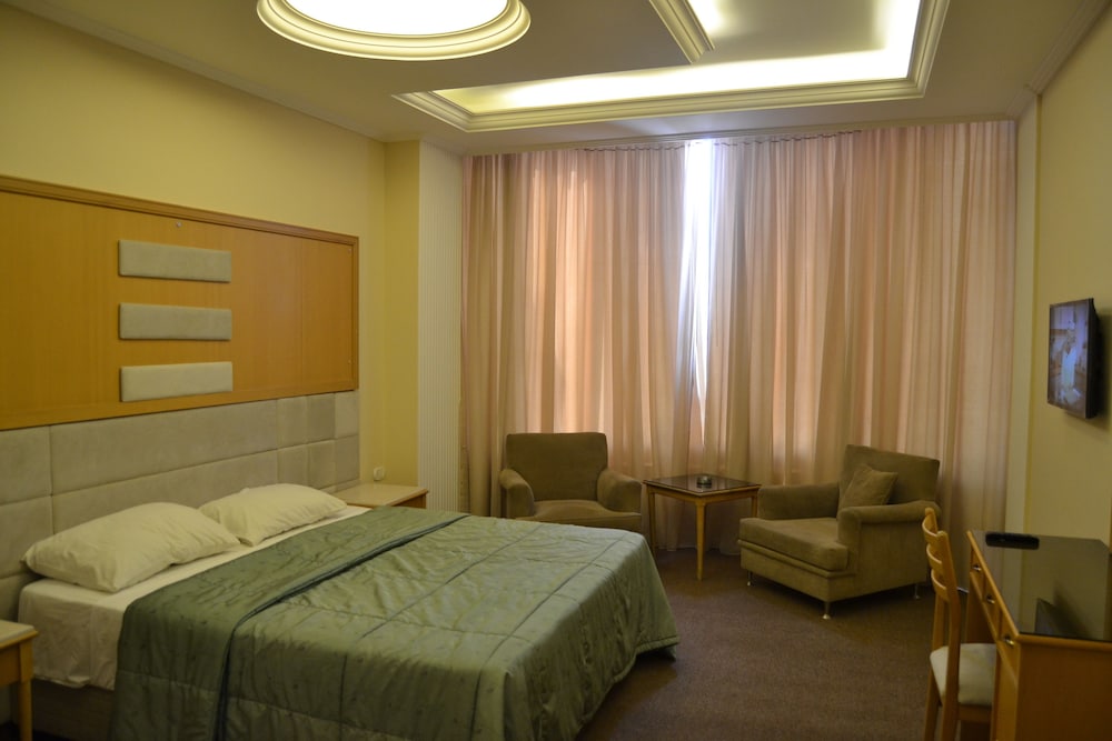PLATINUM HOTEL 17/45