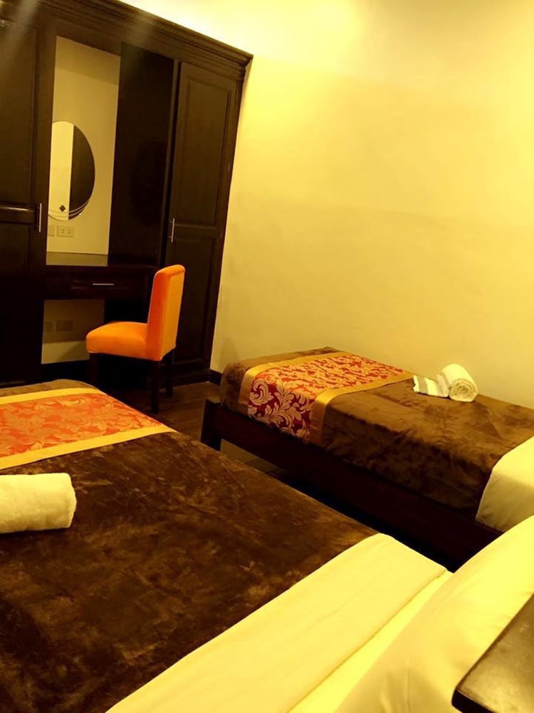 Jo Carter's Hotel & Suites 22/60