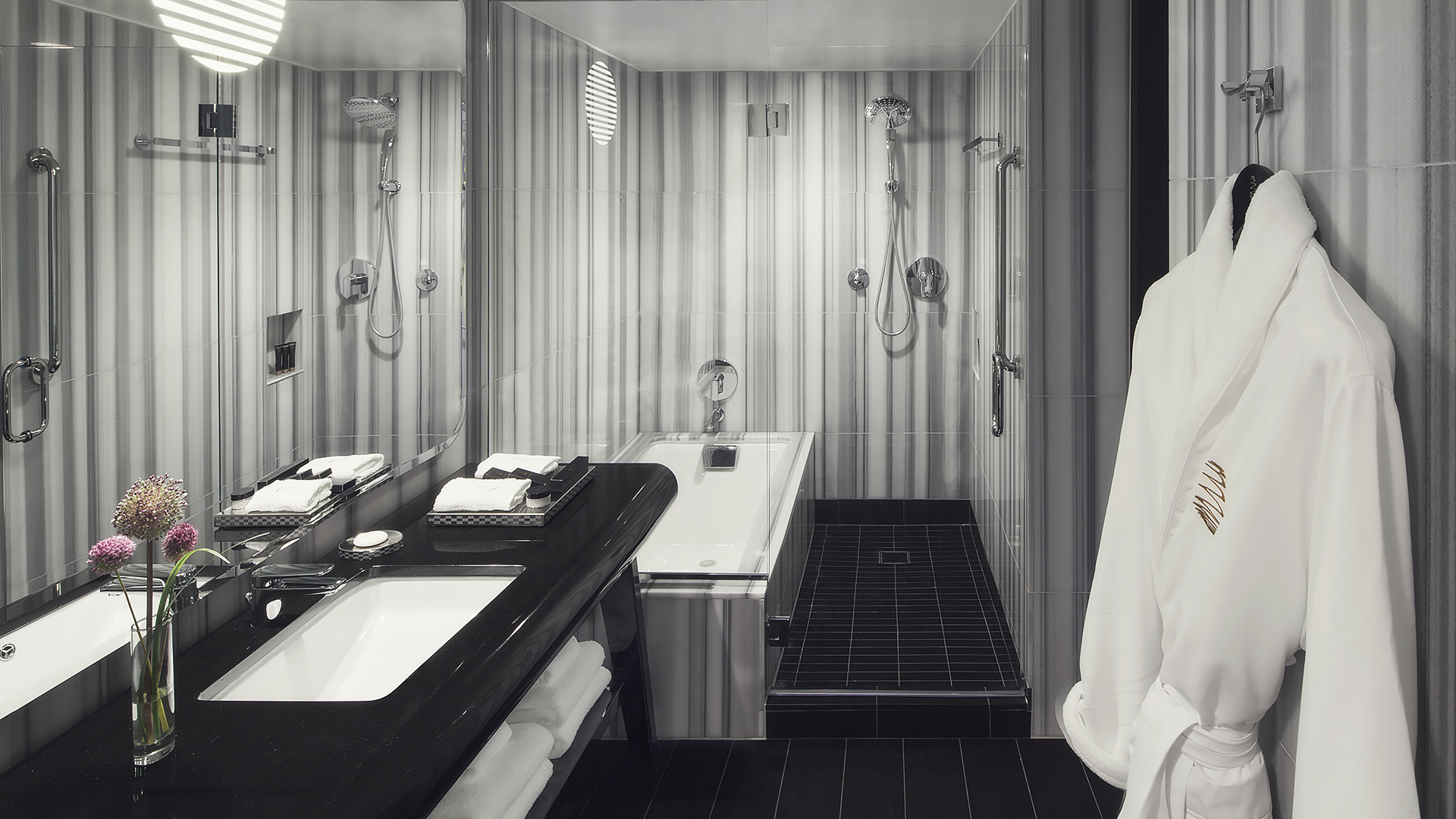 جناح تنفيذي بشرفة بغرفة نوم واحدة، The Watergate Hotel 4/4