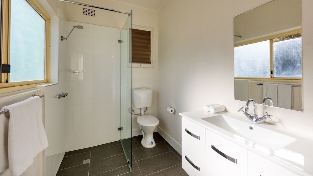 COWRA MOTOR INN 28/65