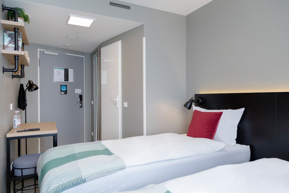 DELUXE, TWIN BEDS