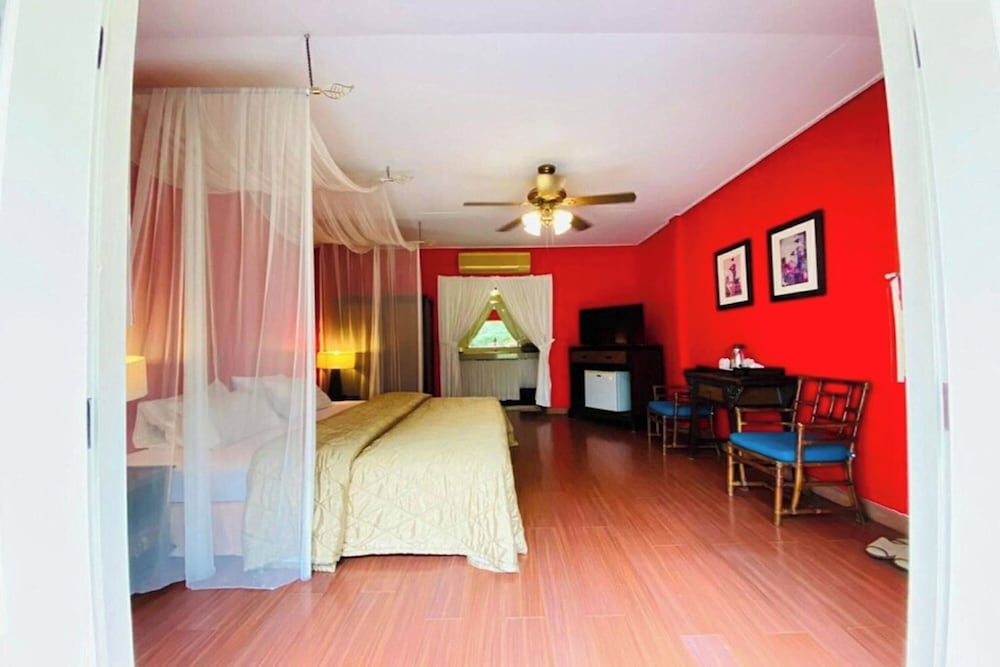 Safari Riviera Resort 20/50
