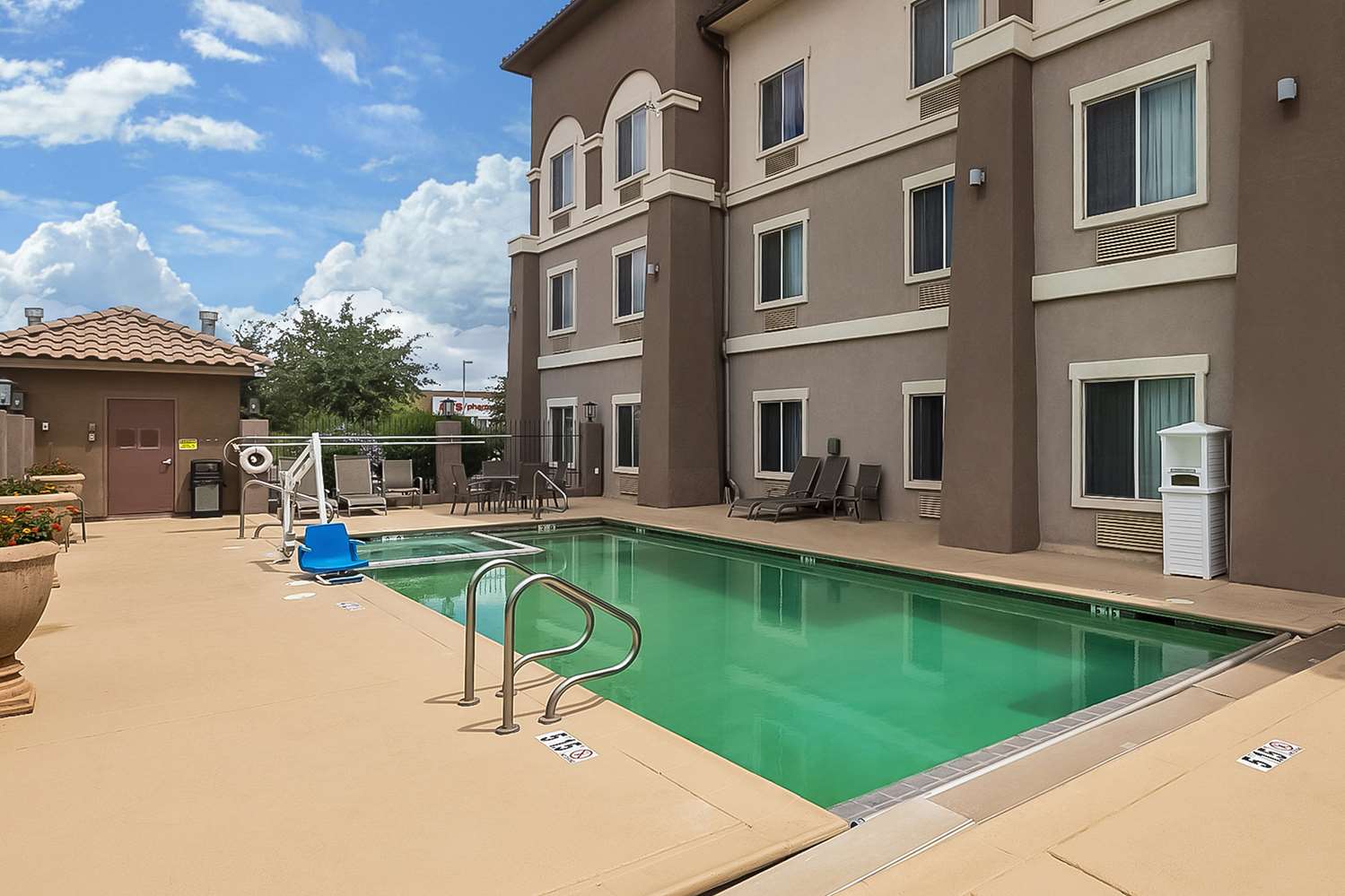 Best Western Douglas Inn & Suites 2/16
