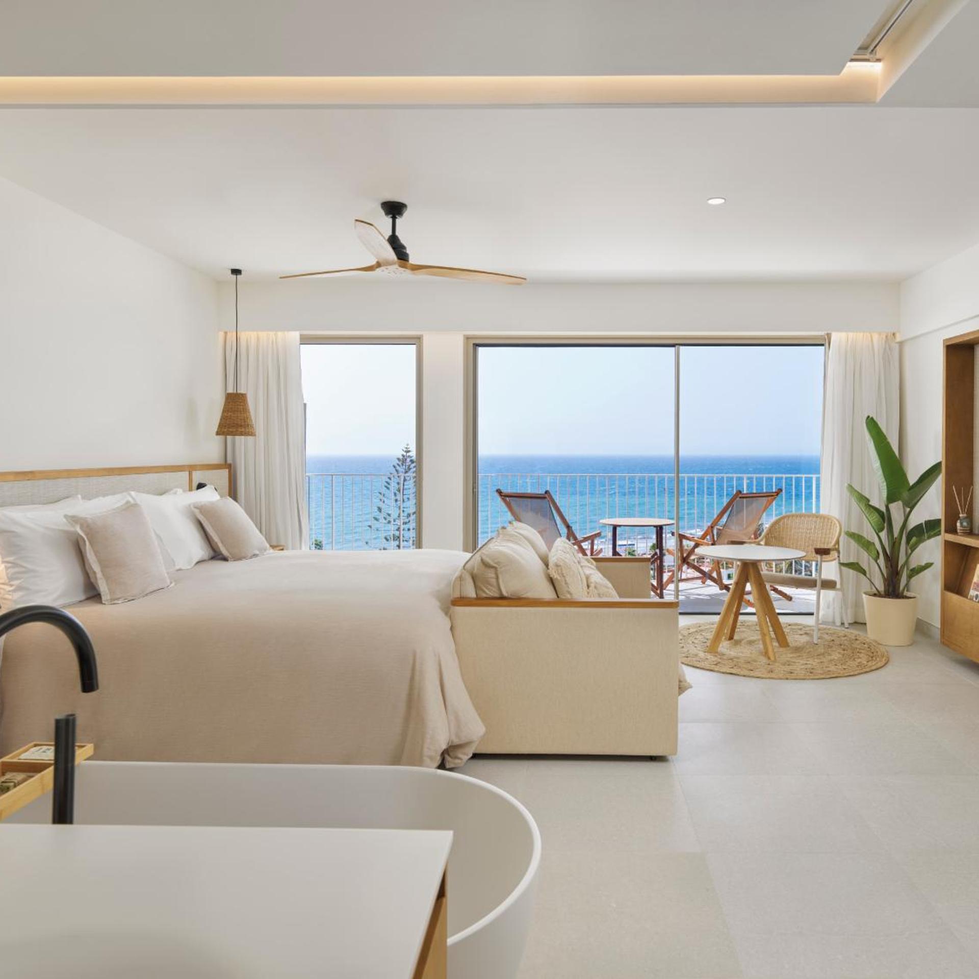 Junior Suite, King Bed, Ocean Front