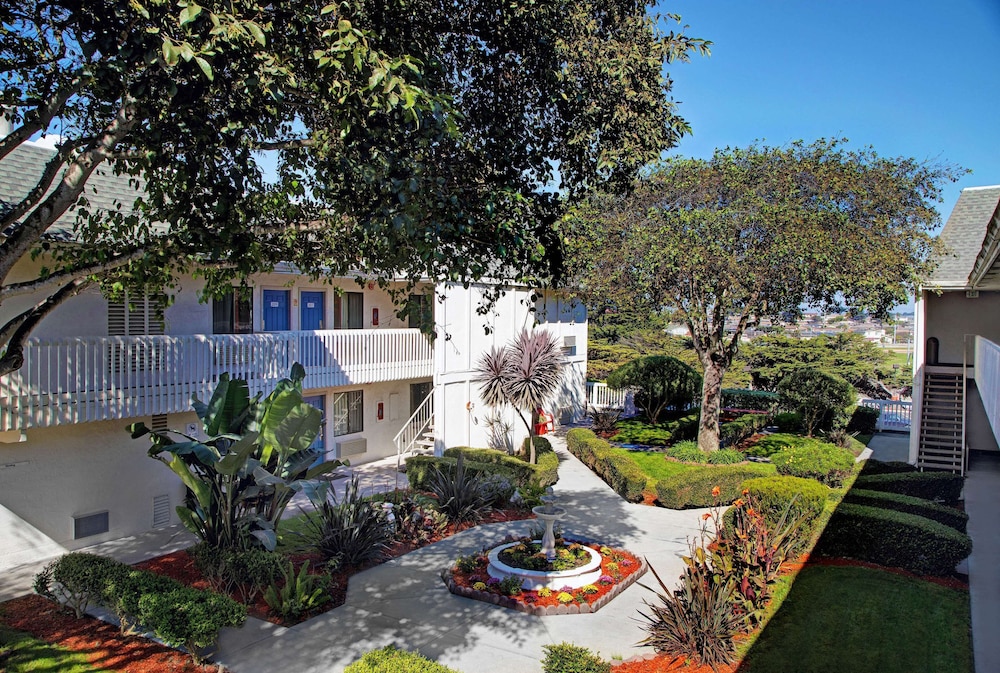 Motel6 Marina, CA - Monterey 46/58
