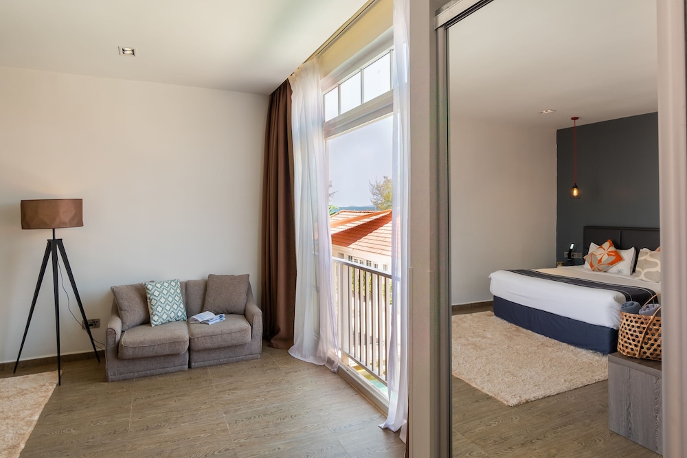 White Boutique Hotel and Residences 58/72