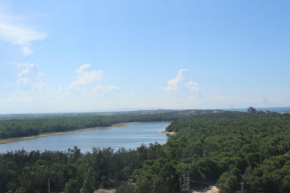 Muong Thanh Luxury Nhat Le Hotel 59/62