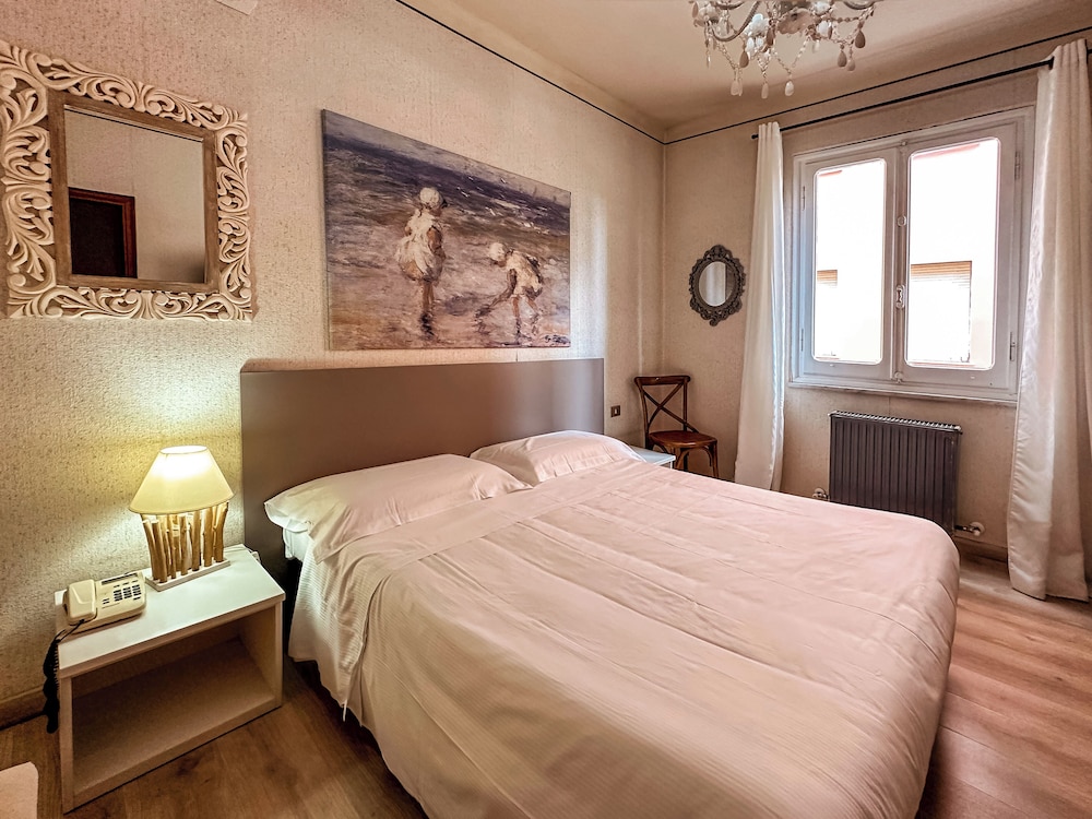 Alba Hotel 7/50