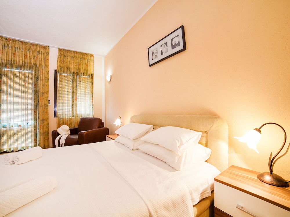 ROMANTIC, APARTMENT