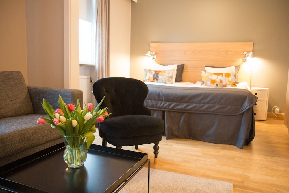 Hotell Aston 4/32