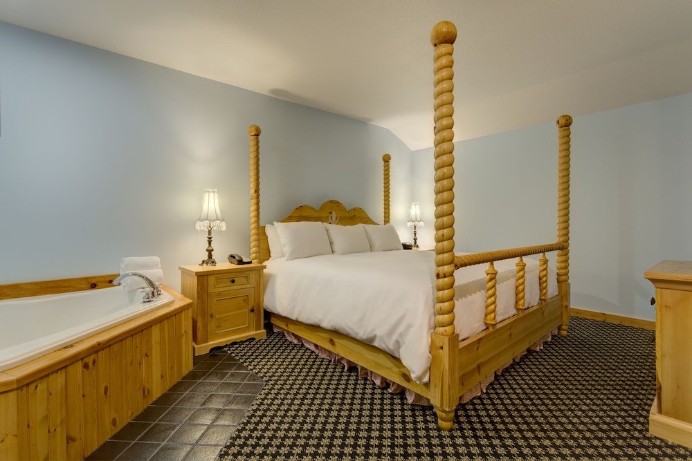 Grand, Mountain, Lodge, Suite, King Bed, Sofa