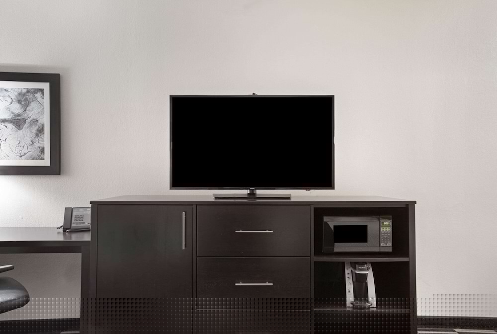 La Quinta Inn & Suites by Wyndham Norwich-Plainfield-Casino 29/33