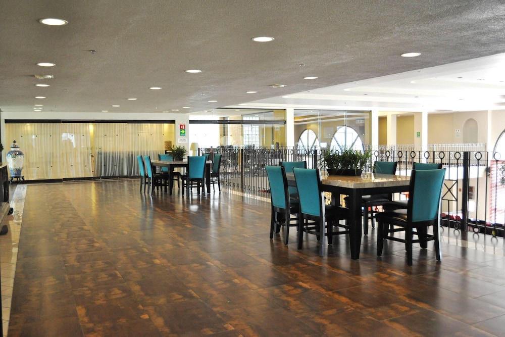Courtyard By Marriott Toluca Airport 32/45