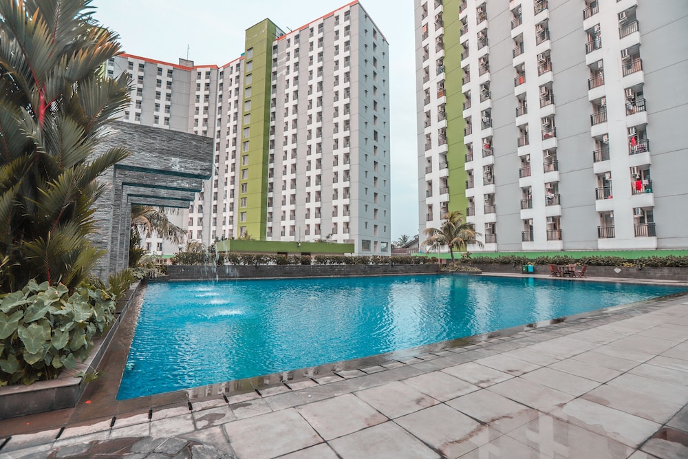 OYO 498 Green Lake View Ciputat 11/65