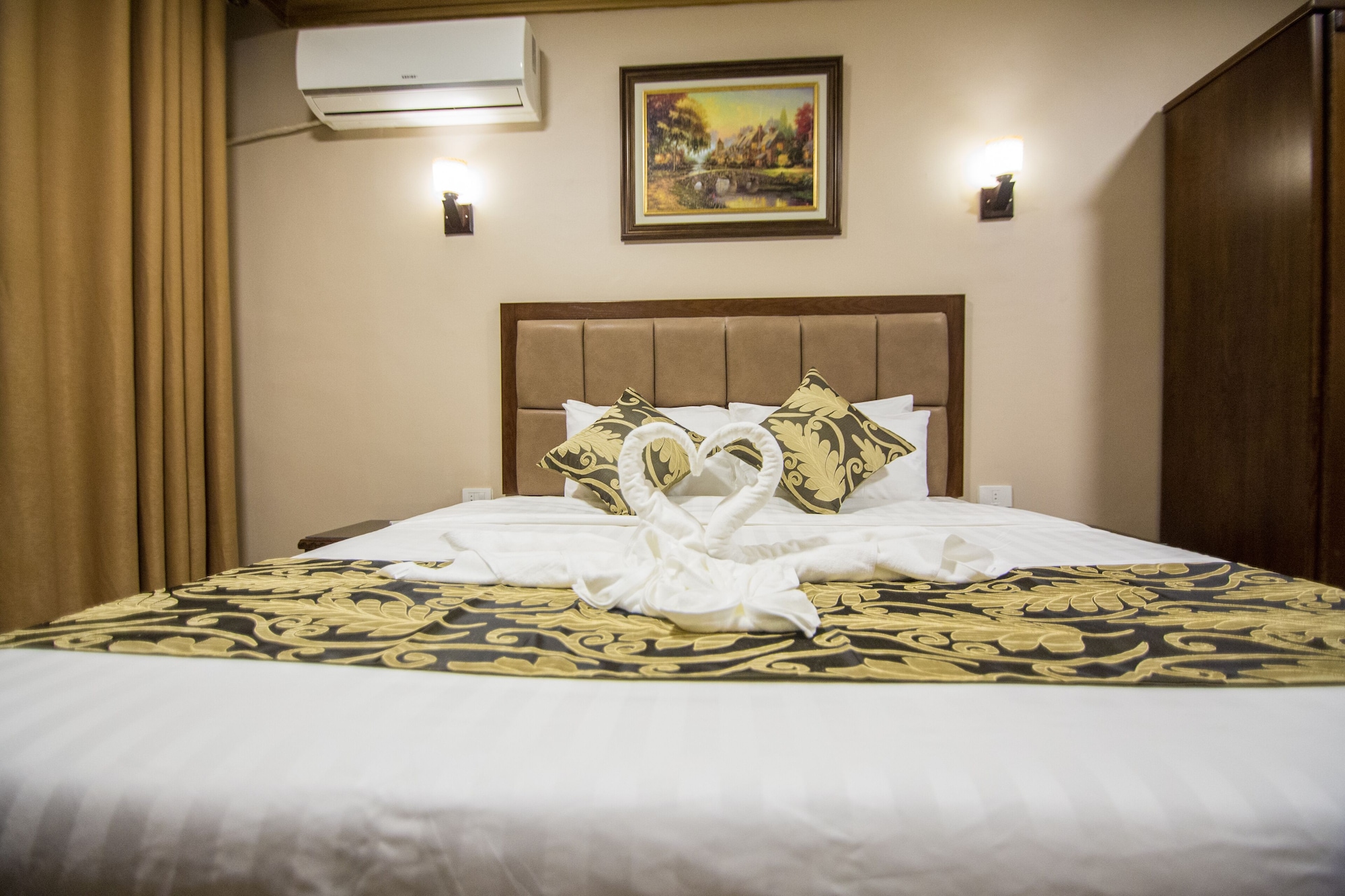 ROOM, SINGLE