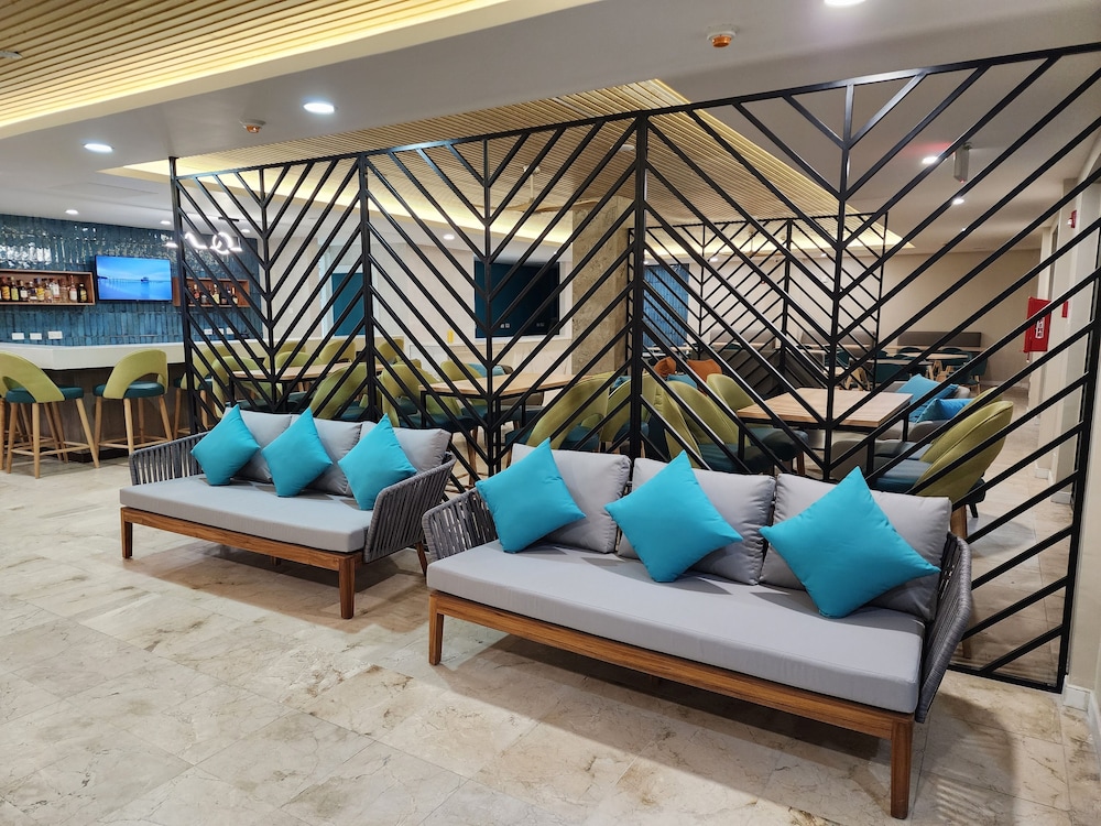 Hotel 39 Jamaica 33/53