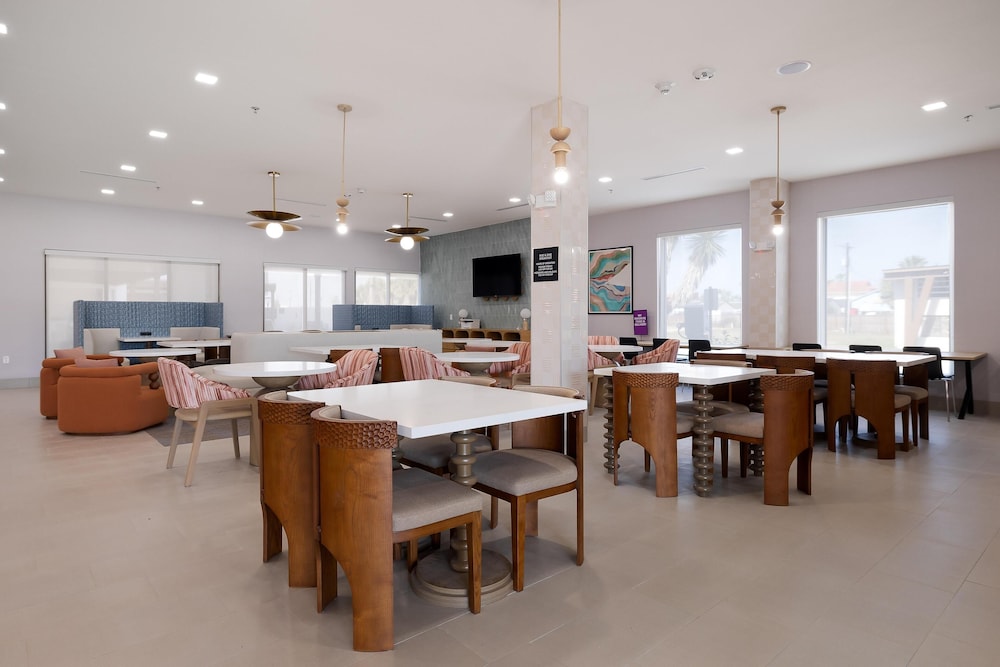 Home2 Suites by Hilton South Padre Island 54/72