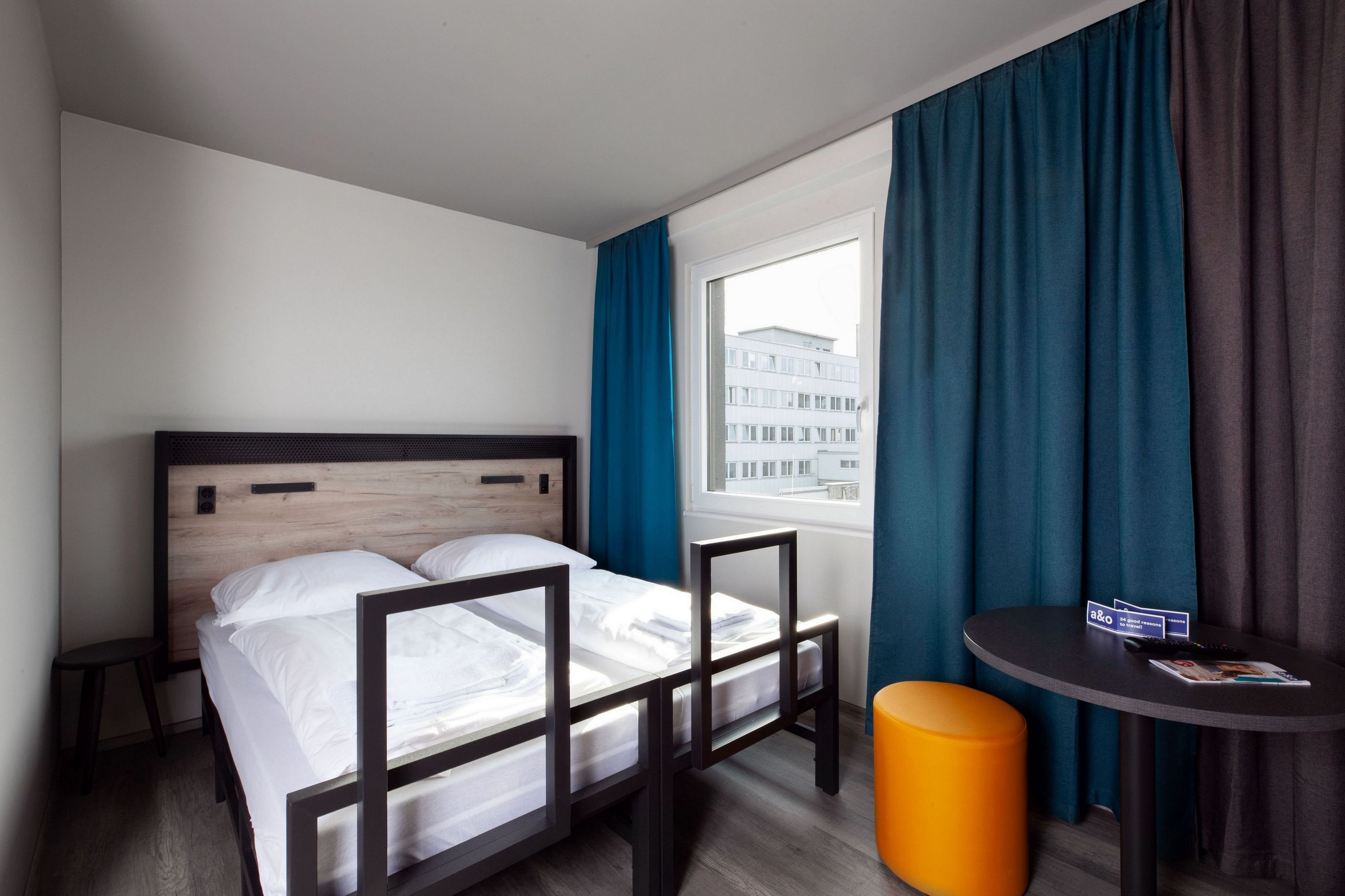 ROOM, TWIN BEDS