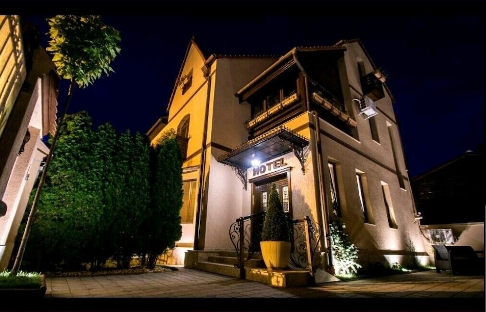 Noblesse Boutique Hotel 1/57