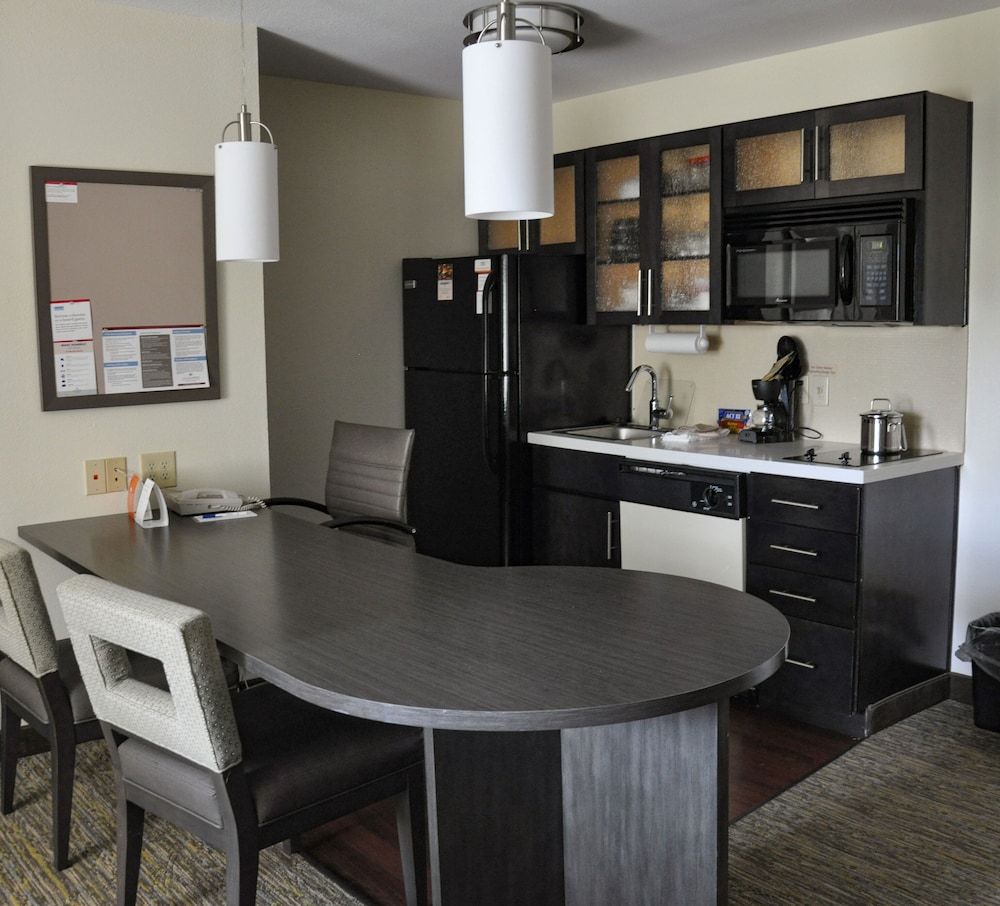 Candlewood Suites Louisville Airport, an IHG Hotel 25/39