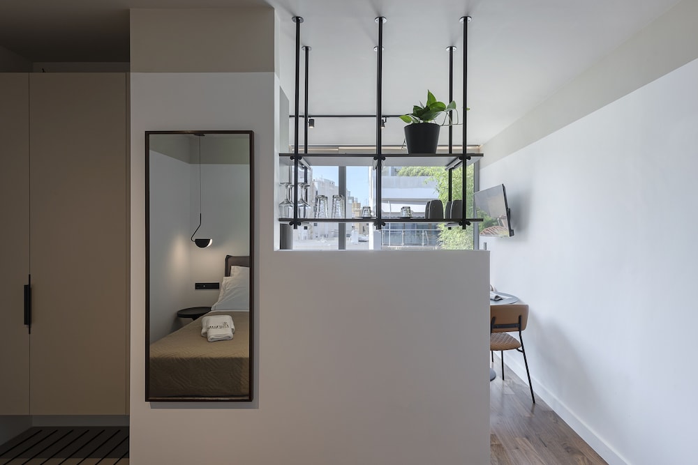 The Athenians Art Apartments 13/50