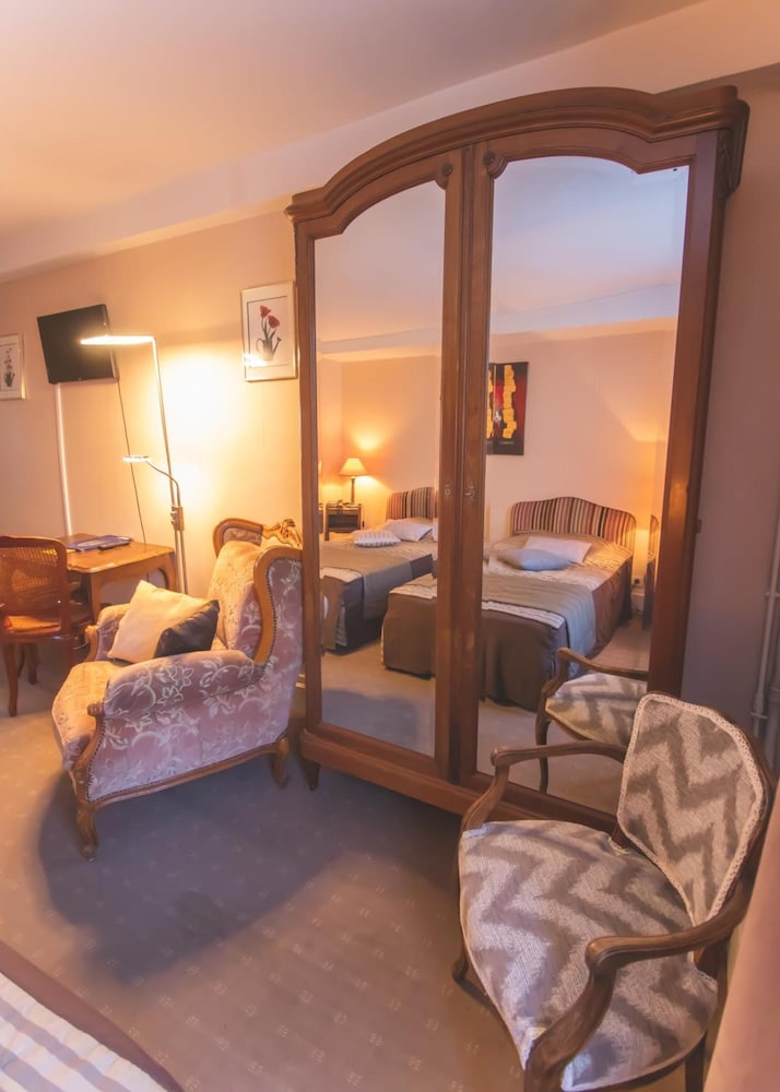 Hotel de la Banniere de France 29/50