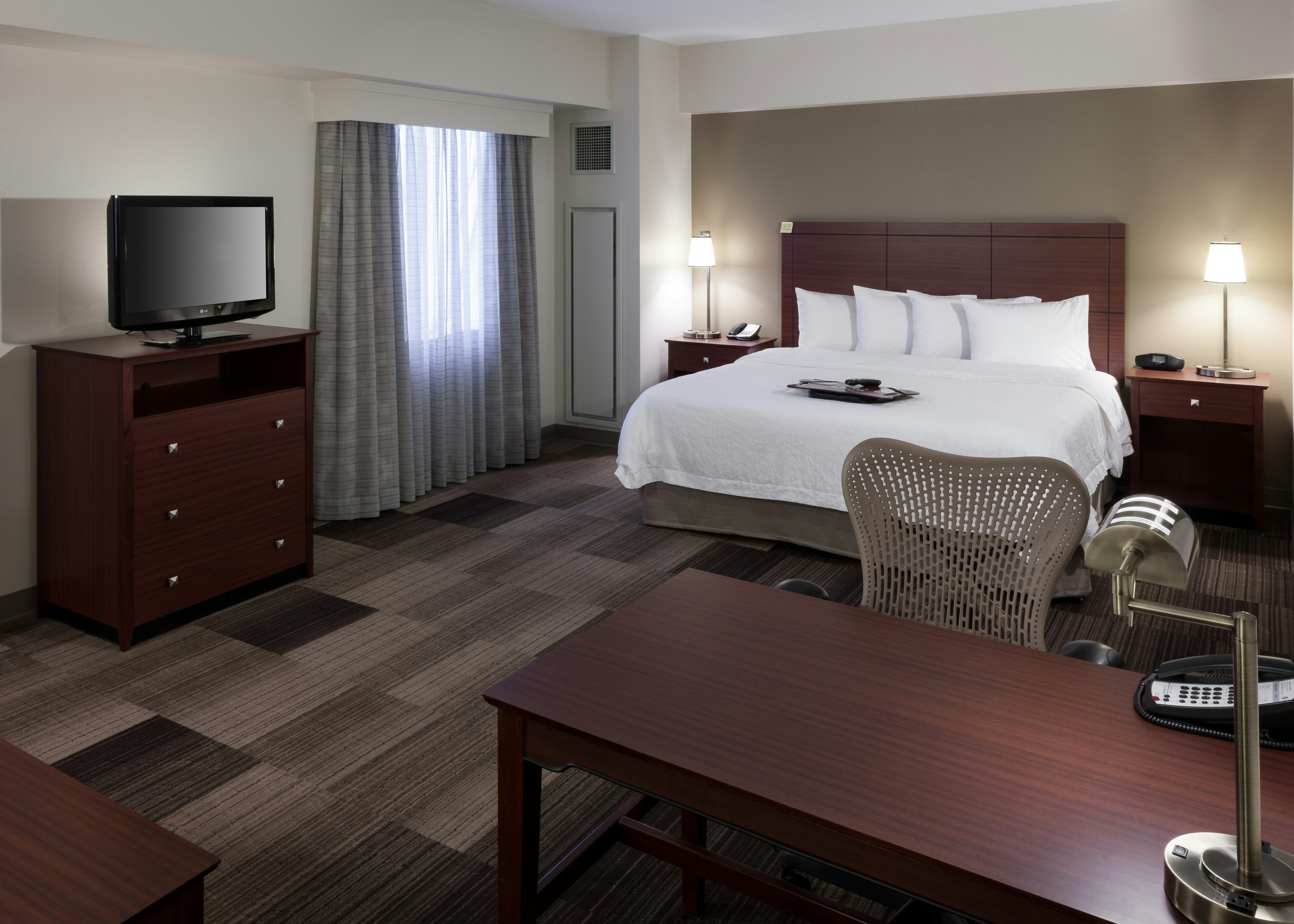 STUDIO, SUITE, KING BED