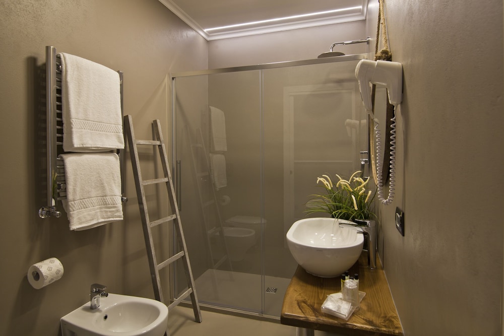 Seven Suites 51/58