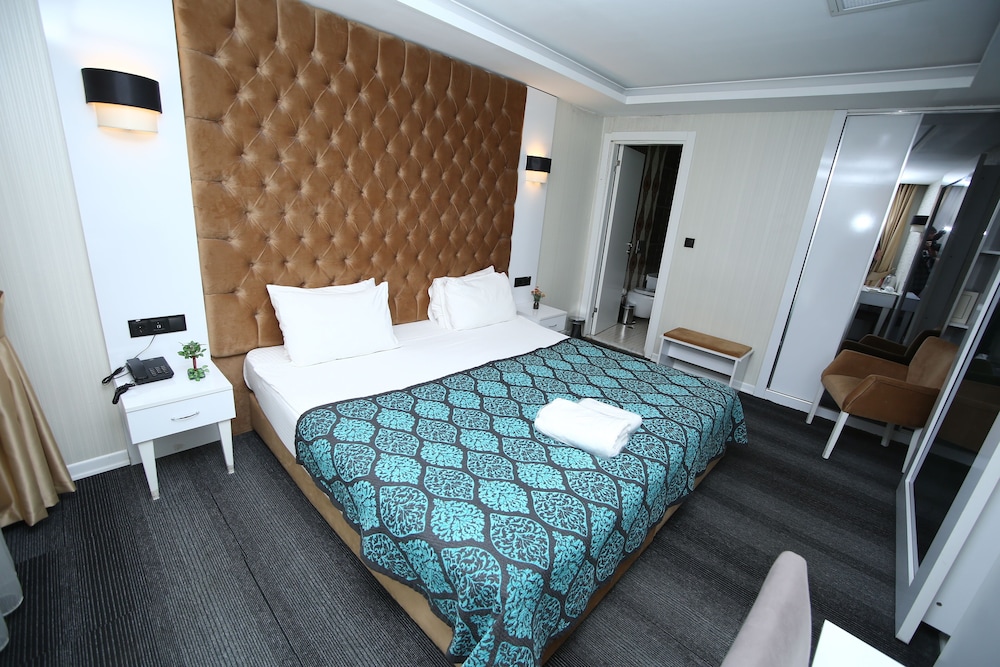 Grand Silay Hotel 16/50