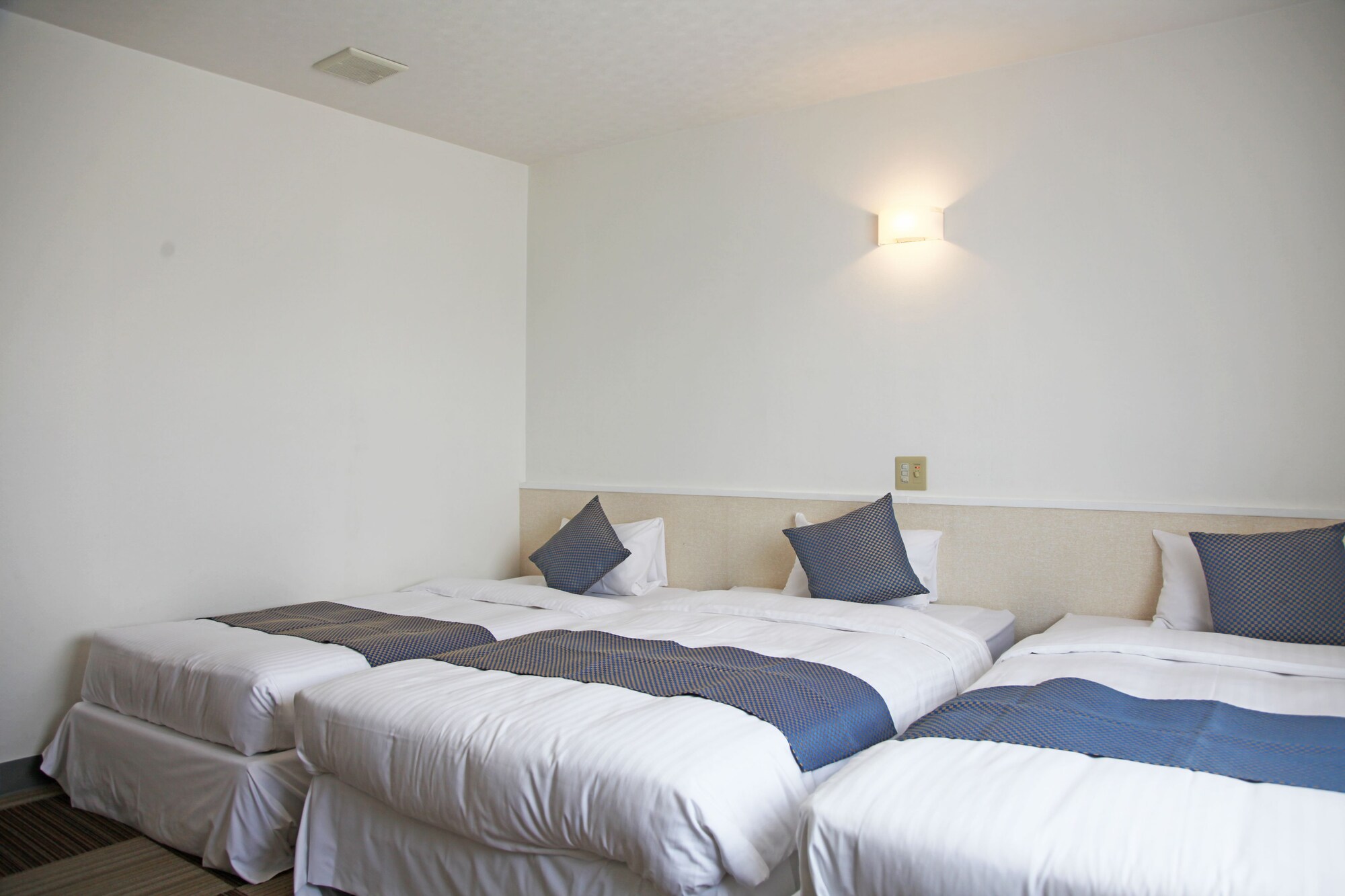 ROOM, TRIPLE