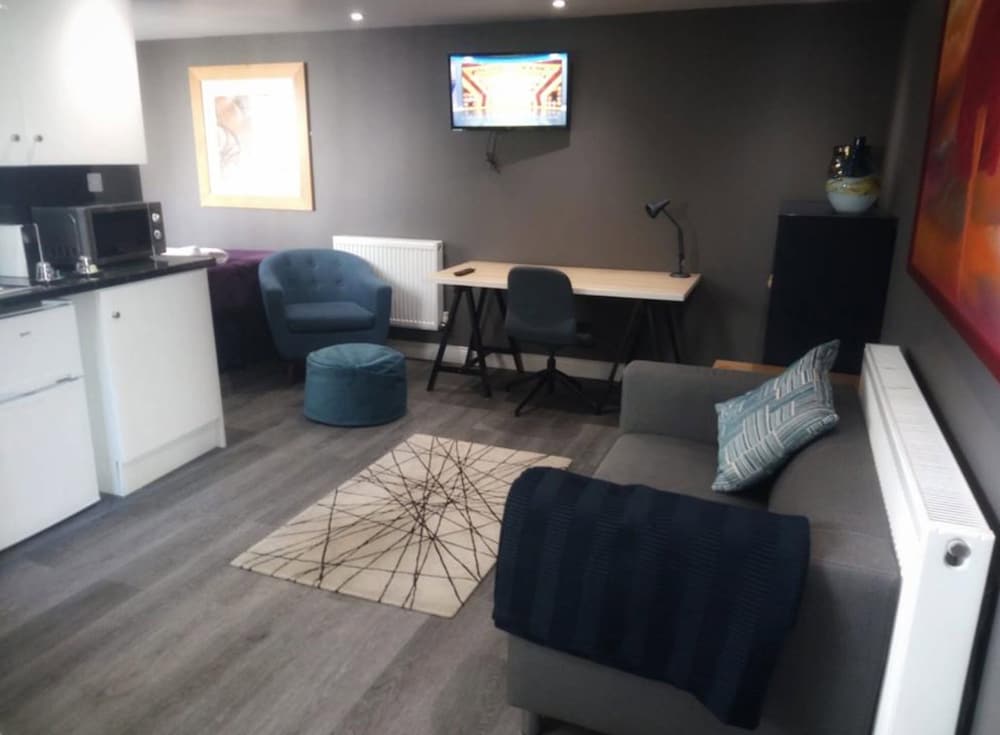 The Melville Hotel 34/50