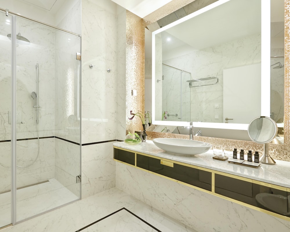 غرفة بريميوم بسرير كينج، Parisi Udvar Budapest-Unbound Collection By Hyatt 8/10