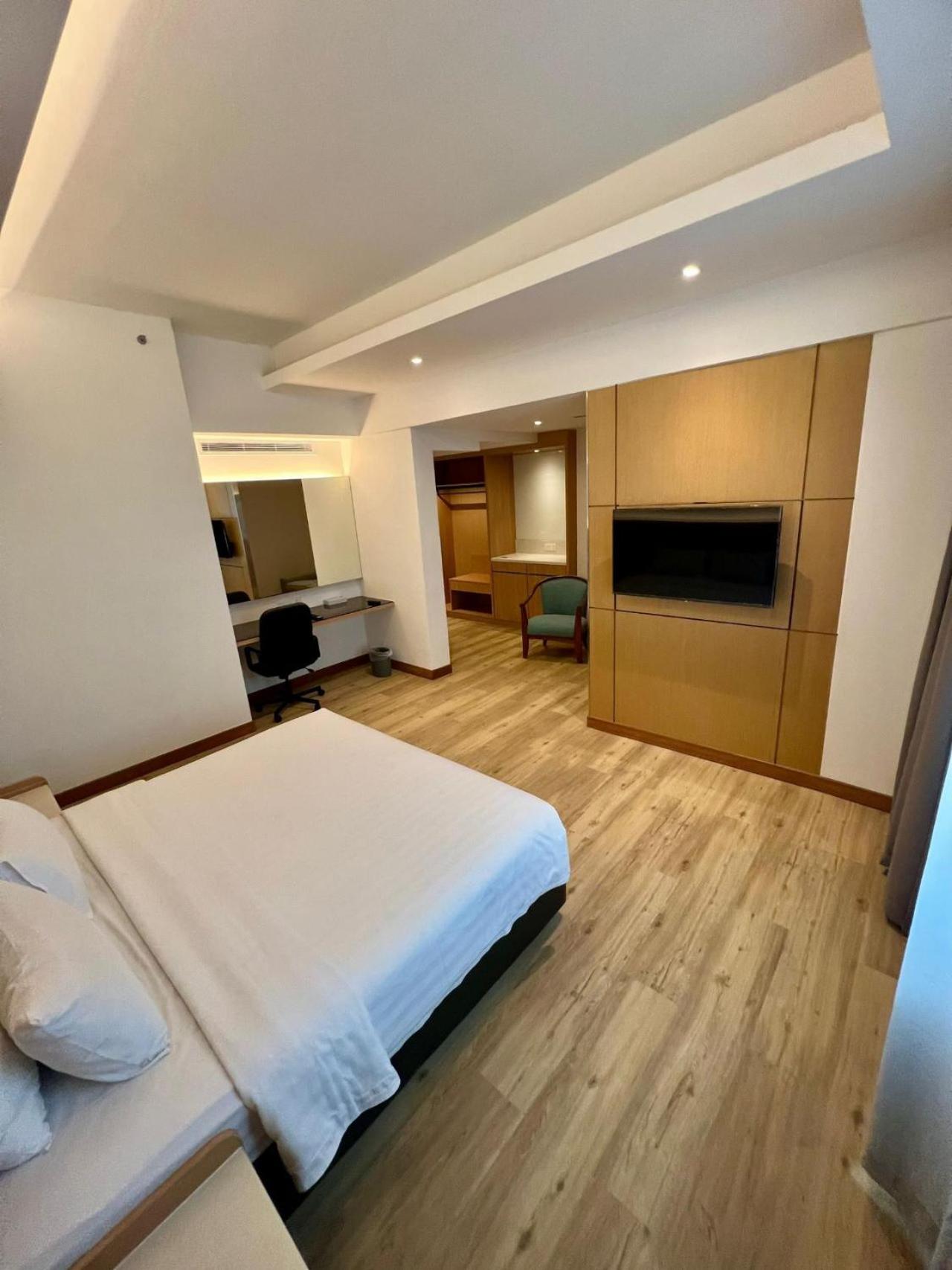Renovated, Junior Suite