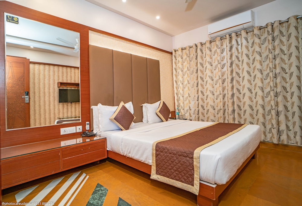 Uddhav Vilas Hotel 12/46