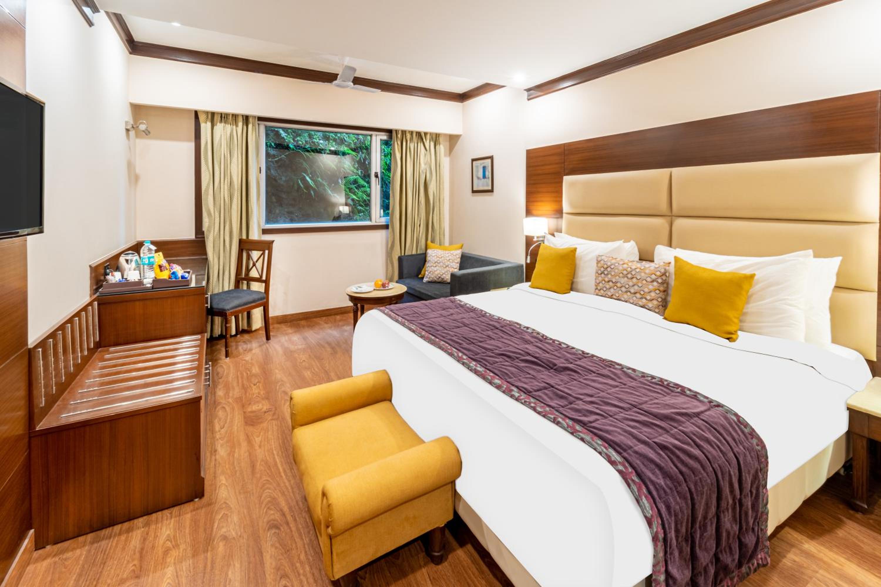 Deluxe, Double Bed, Valley View